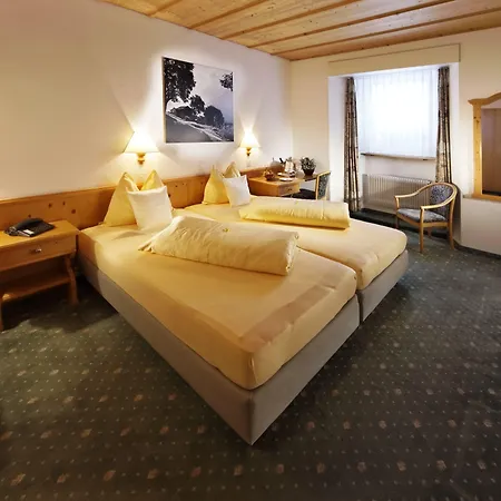 Bodenhaus Отель Шплюген